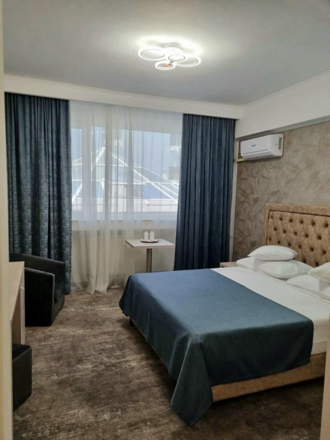 Hotel Tiara بلوييست المظهر الخارجي الصورة