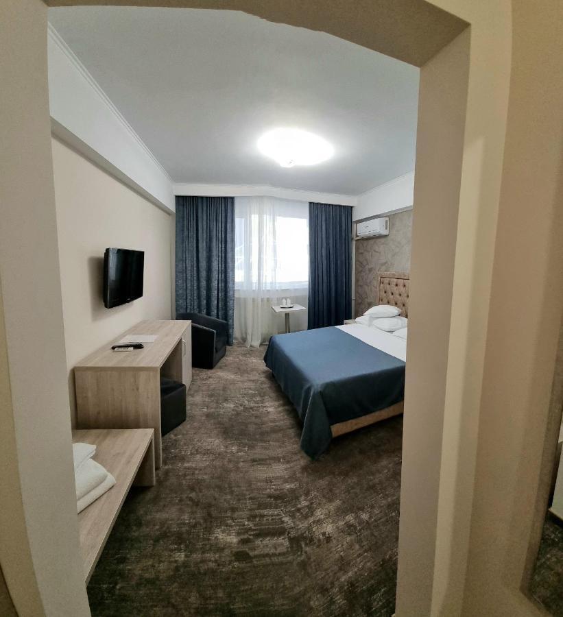 Hotel Tiara بلوييست المظهر الخارجي الصورة