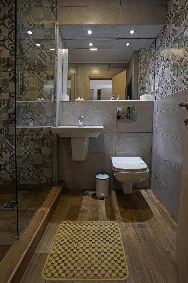 Hotel Tiara بلوييست المظهر الخارجي الصورة