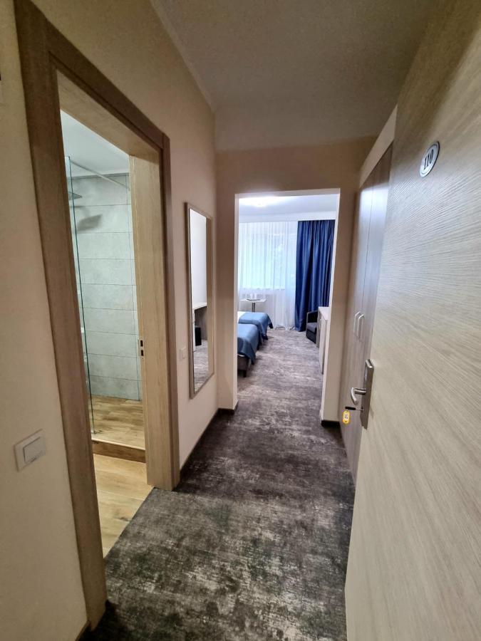 Hotel Tiara بلوييست المظهر الخارجي الصورة