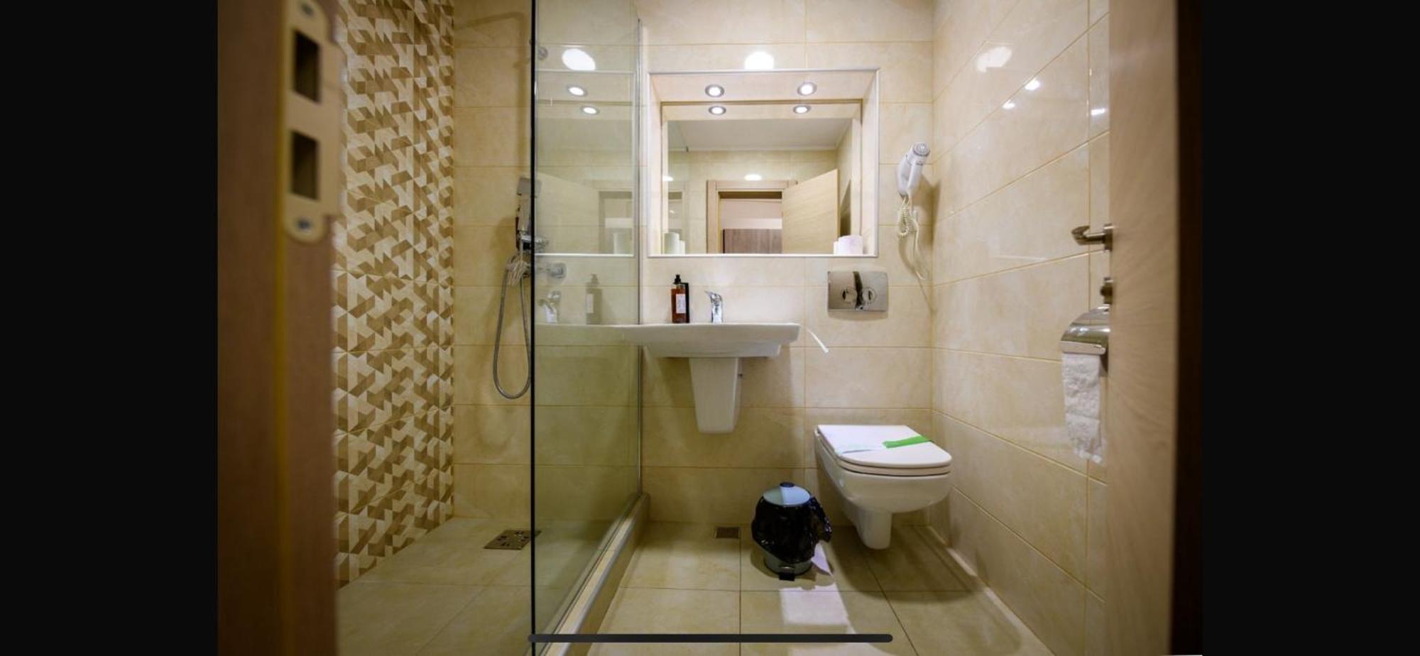 Hotel Tiara بلوييست المظهر الخارجي الصورة