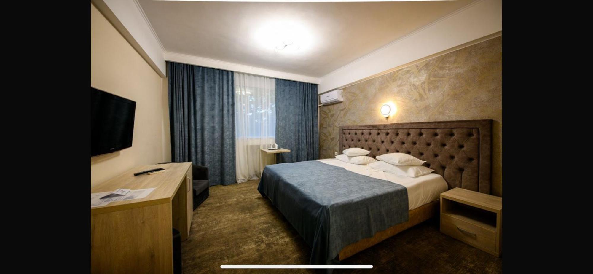 Hotel Tiara بلوييست المظهر الخارجي الصورة