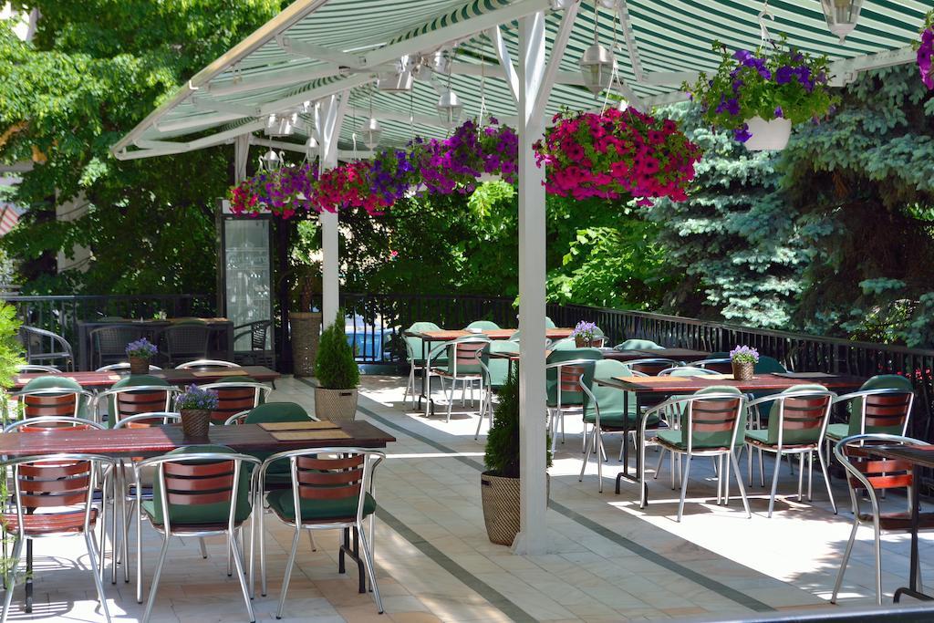 Hotel Tiara بلوييست المظهر الخارجي الصورة